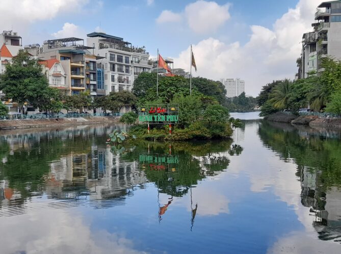 Hanoi Yen Phu lake photograph